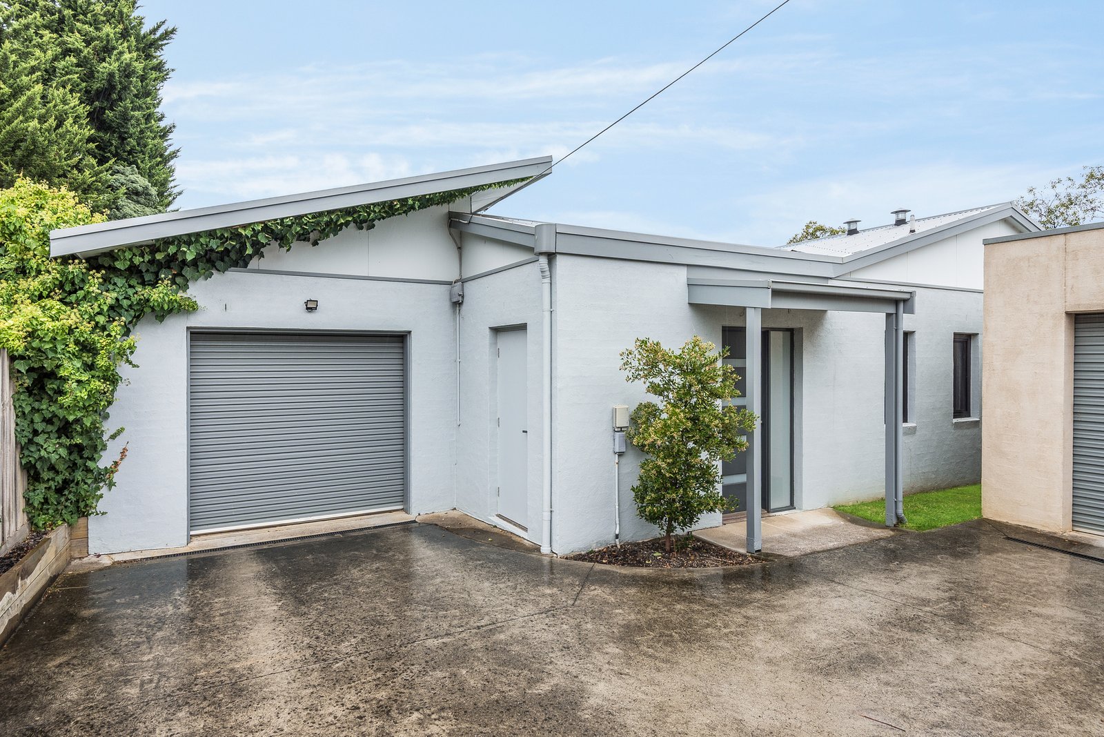 Gallery: 2/99 South Valley Road