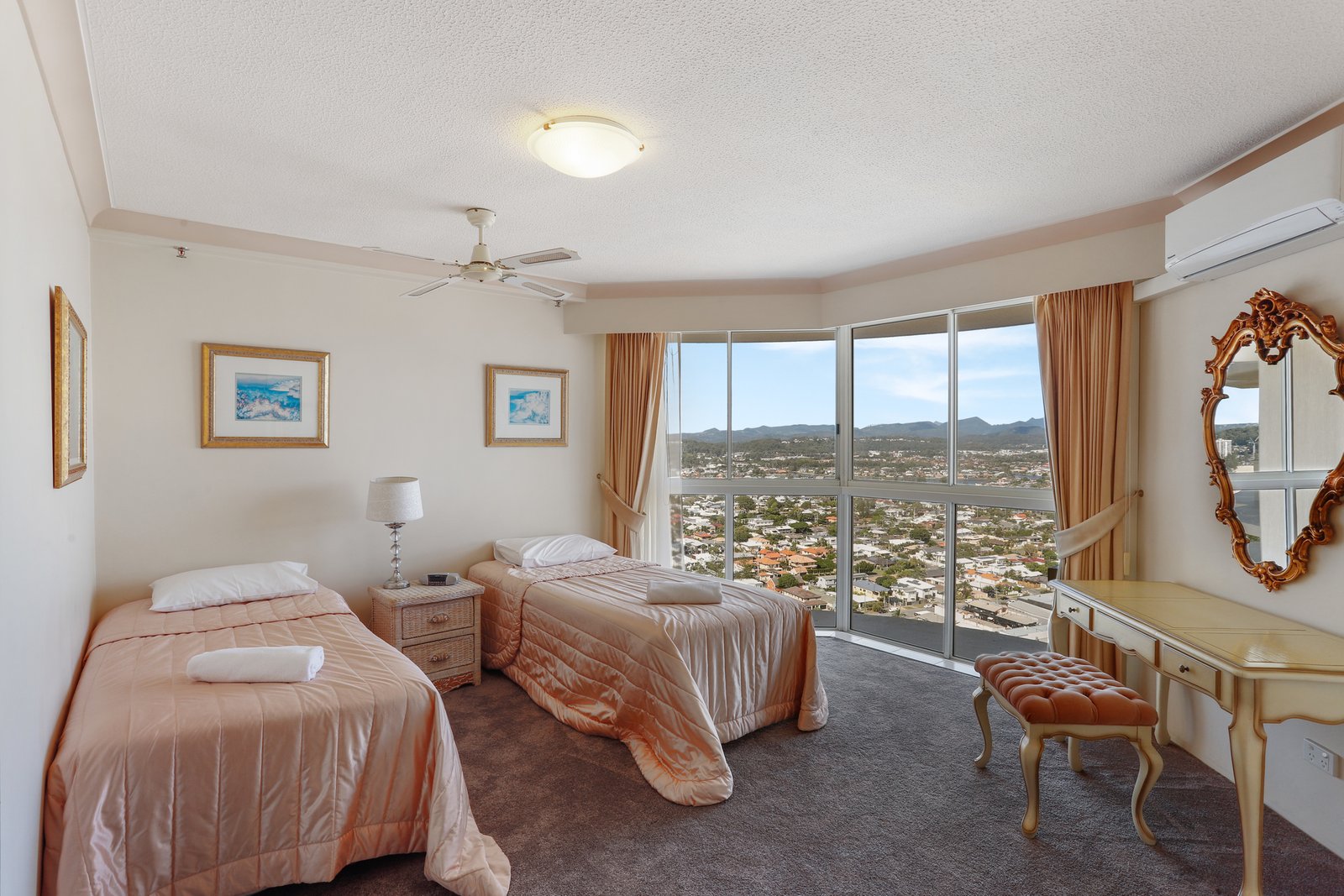 29H/238 The Esplanade BURLEIGH HEADS 7