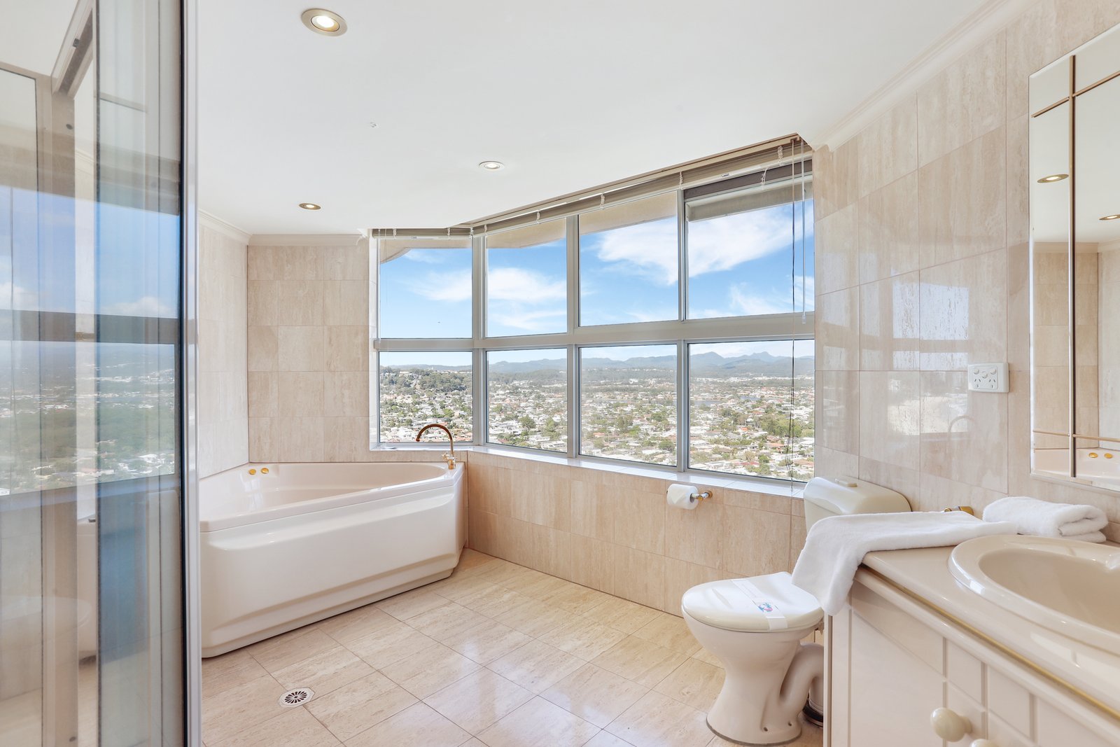 29H/238 The Esplanade BURLEIGH HEADS 9