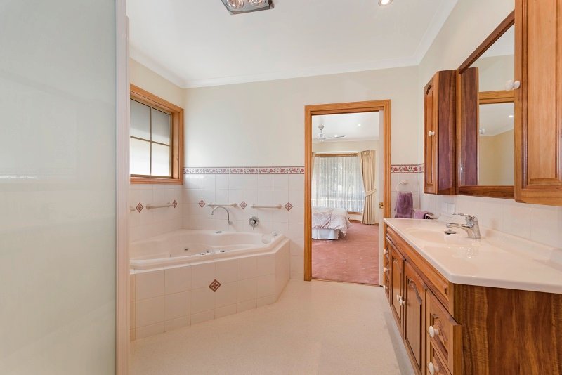 2A Clarke Street ELMORE 6