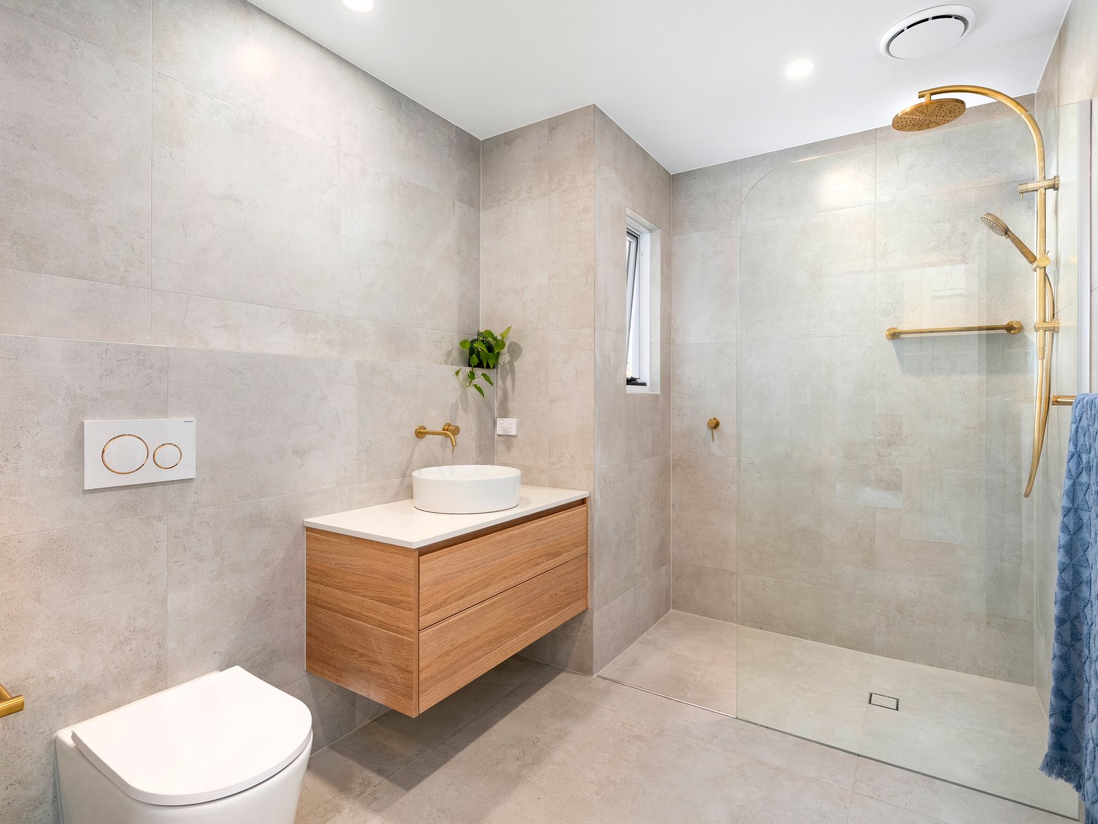 2A HILLCREST Avenue TUGUN 16