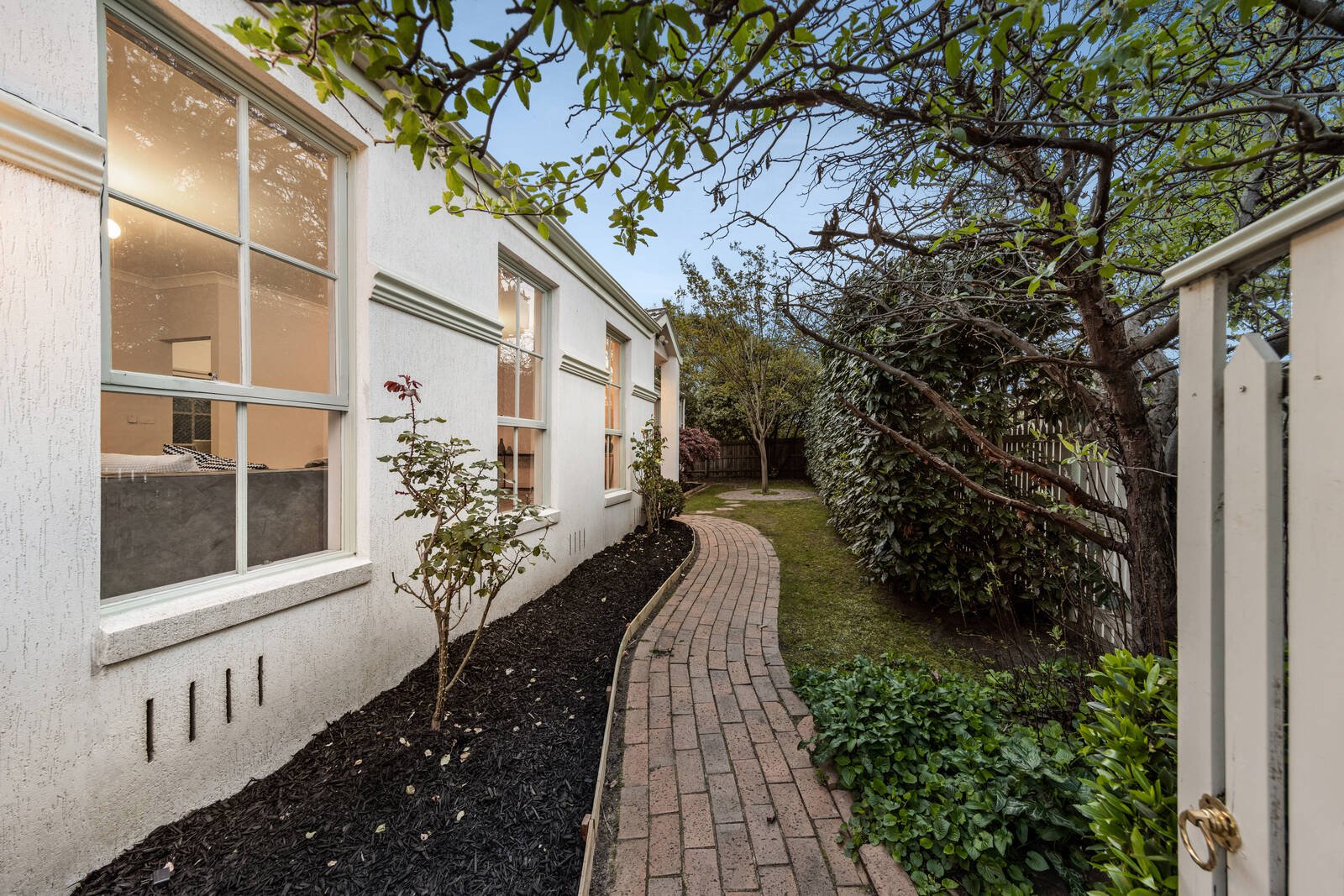 Real Estate and Property in 2A Hollsmoor Road, Camberwell, VIC