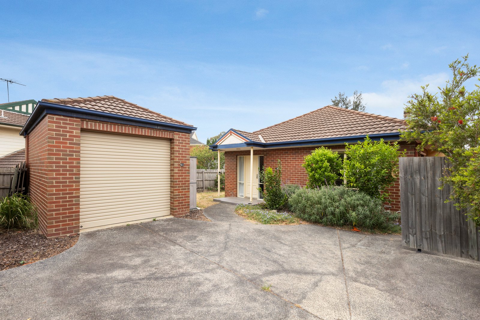 2A Hutchinson Drive, Kew, 3101