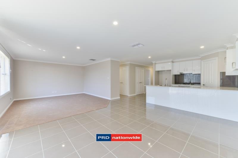 2A Lilly Close TAMWORTH 3