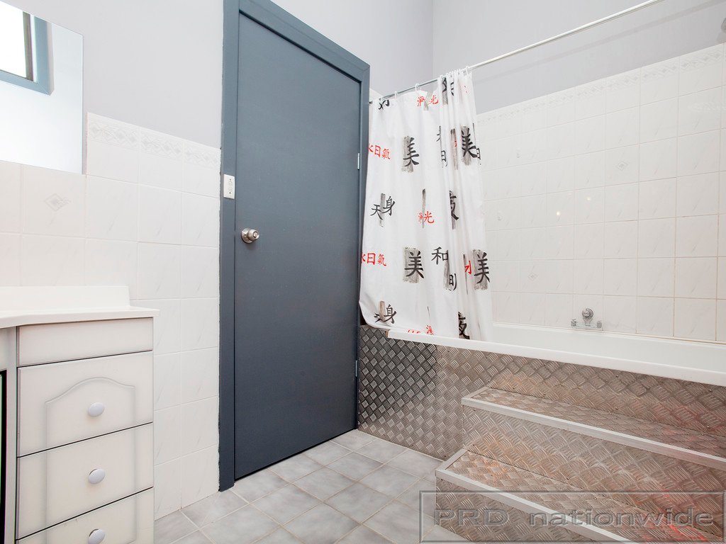 2A North Street MULBRING 8