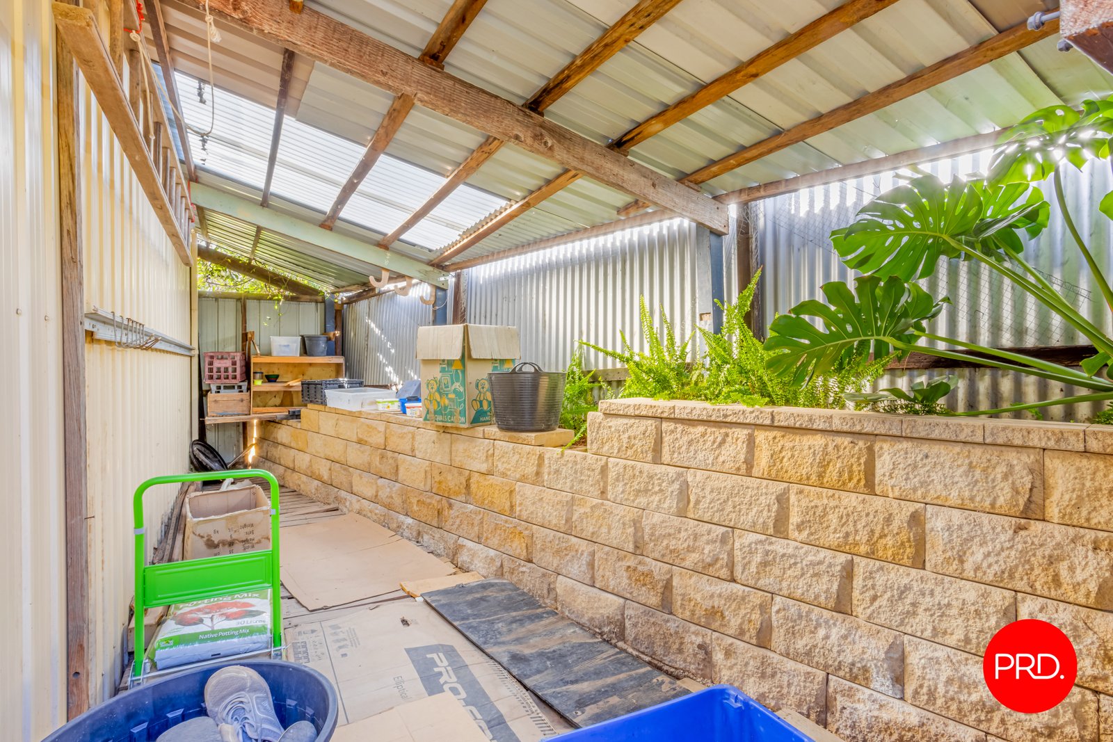 2a Pethard Place GOLDEN SQUARE 13