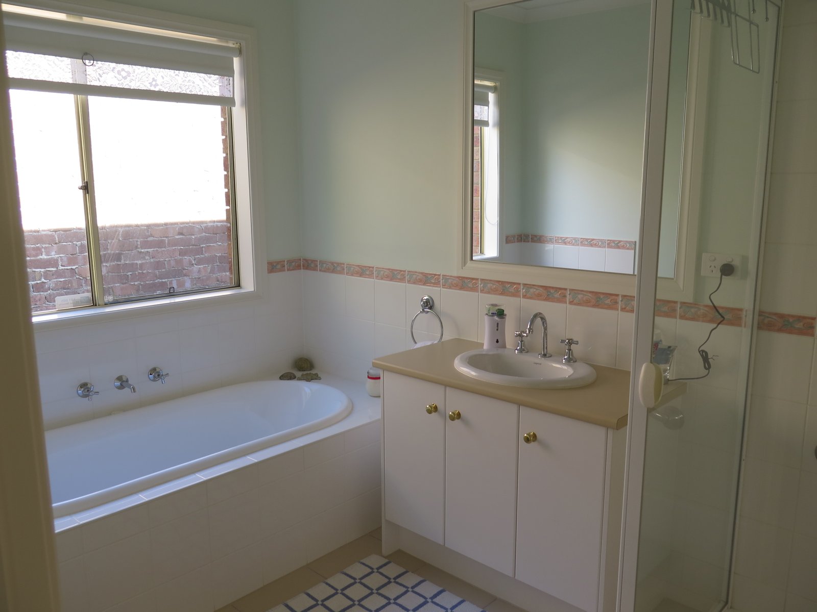 Gallery: 2A Randell Crescent