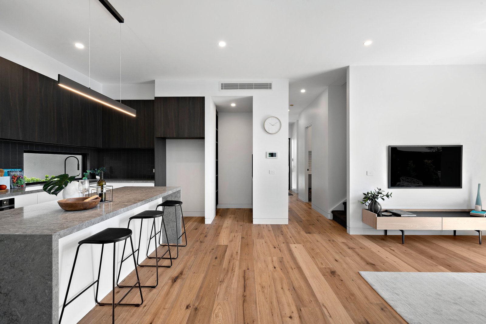 Real Estate and Property in 2a Russell Street, Caulfield South, VIC