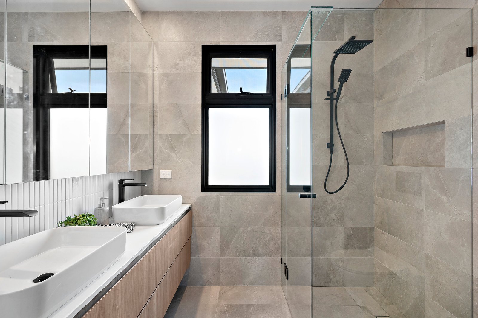 Real Estate and Property in 2a Russell Street, Caulfield South, VIC