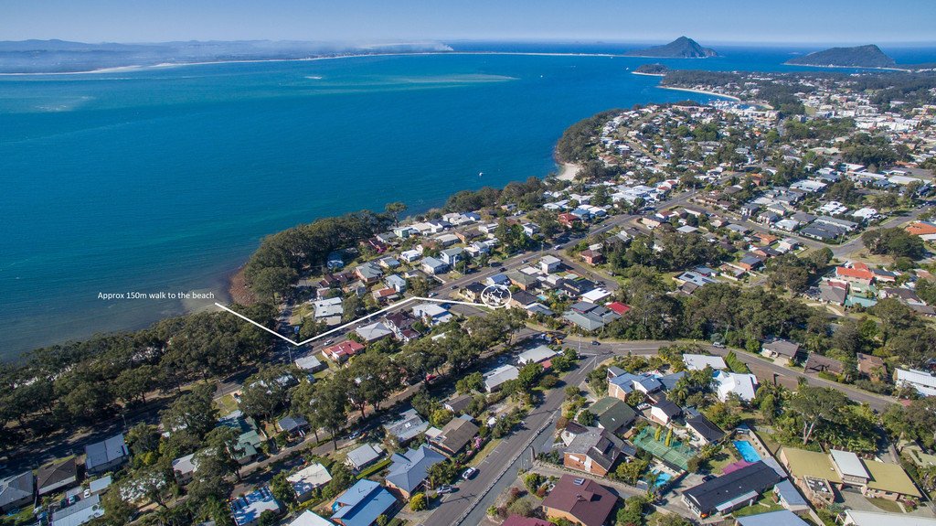 2a Taree Street NELSON BAY 2