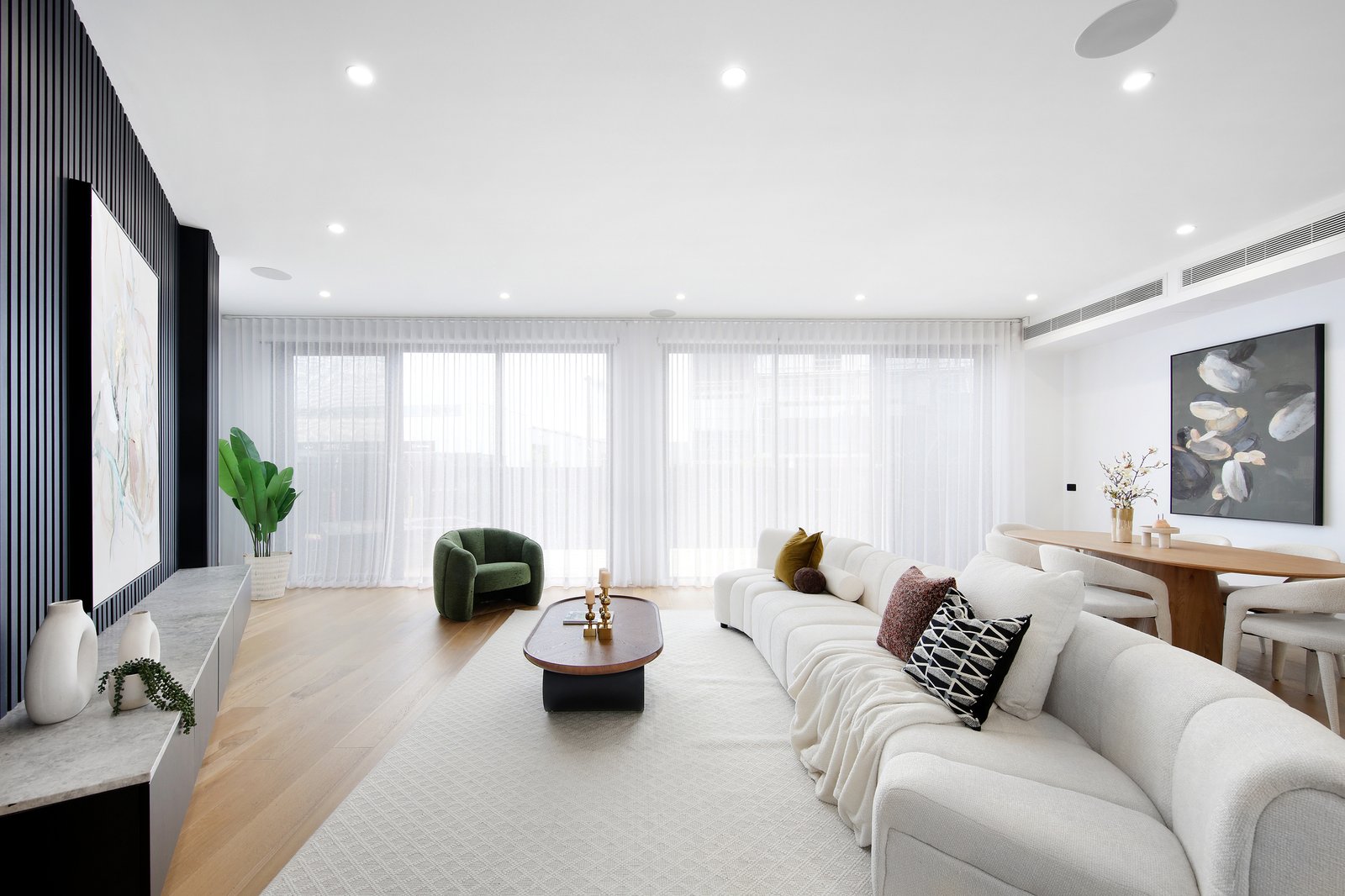 Gallery: 2A Tovan Akas Avenue