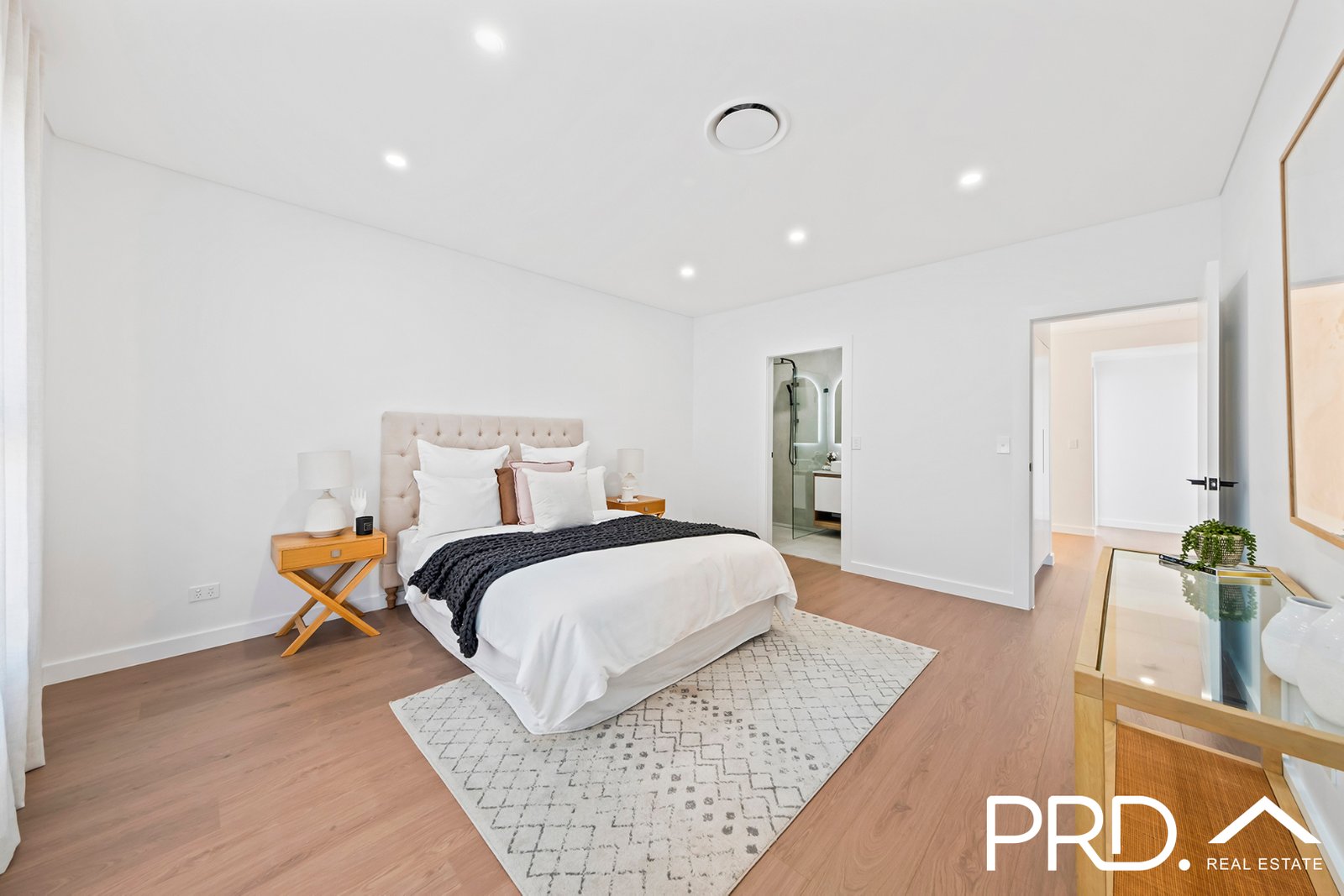 2a Windermere Crescent PANANIA 8