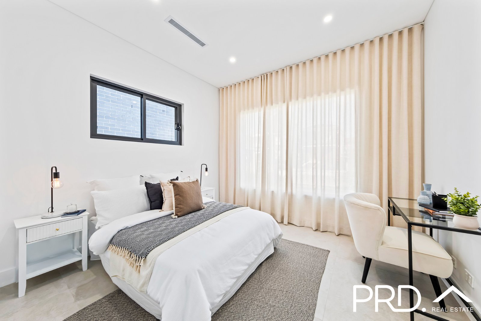 2a Windermere Crescent PANANIA 11