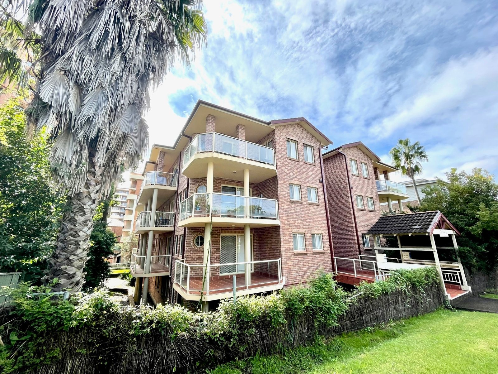 2A/38-42 Woniora Road HURSTVILLE 1