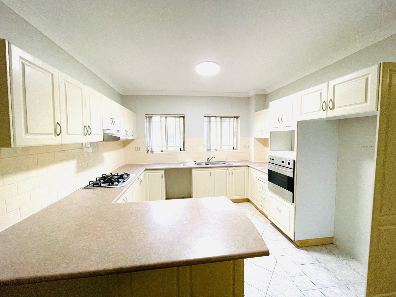 2A/38-42 Woniora Road HURSTVILLE 3
