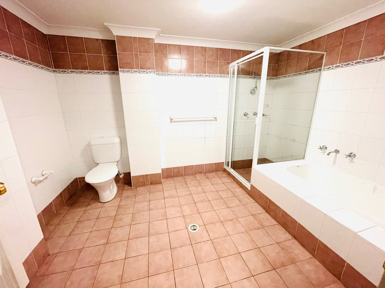 2A/38-42 Woniora Road HURSTVILLE 7
