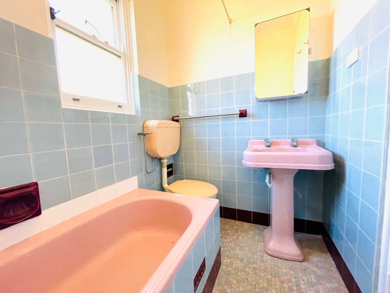 2B Andover Street CARLTON 4