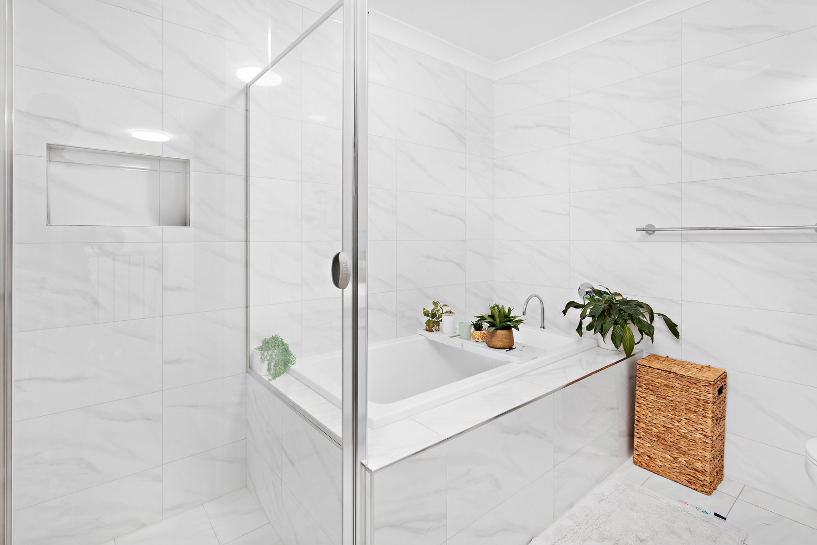 2b Creole Place HAYWARDS BAY 9