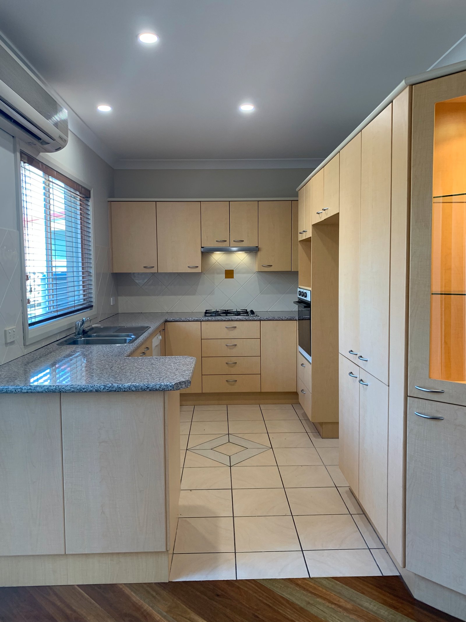 2B Dent St  Merewether 4