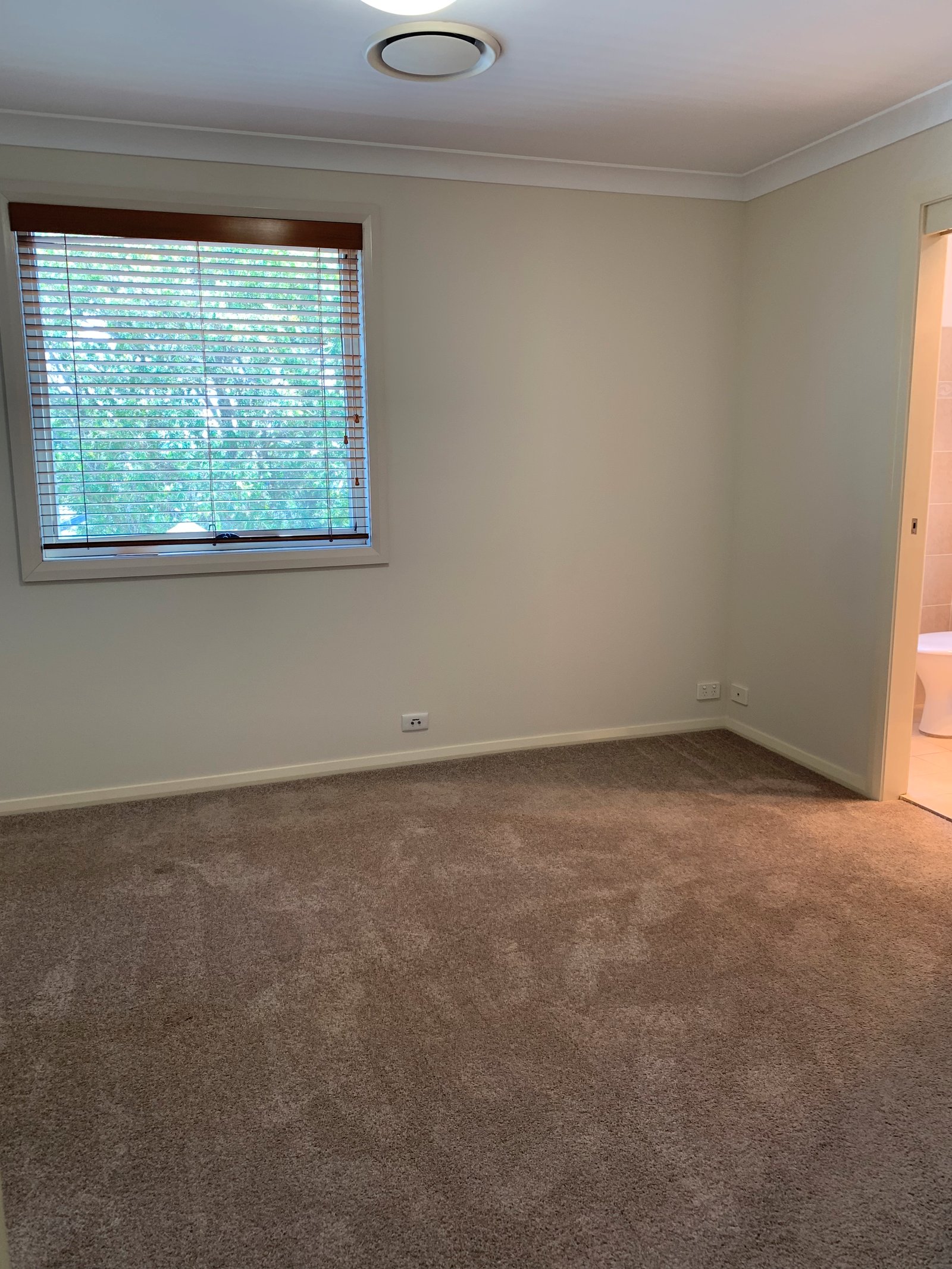 2B Dent St  Merewether 9