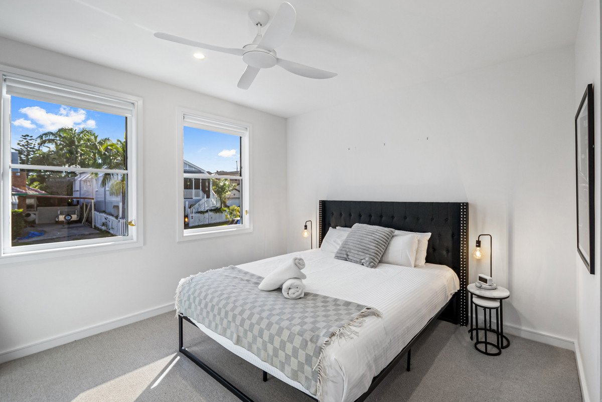 2B Kate Street Southport 14