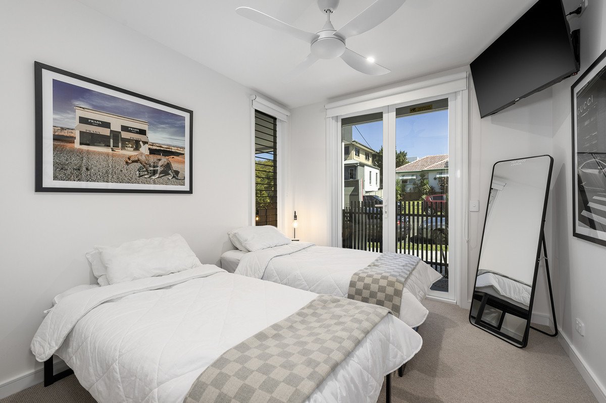 2B Kate Street Southport 23