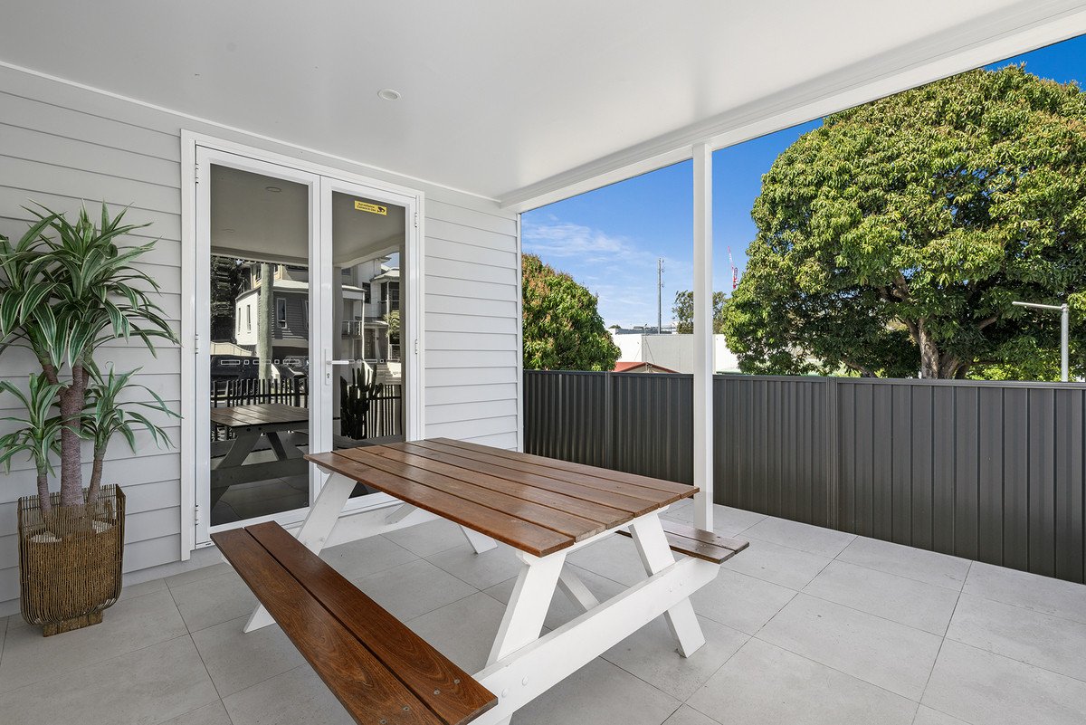 2B Kate Street Southport 25