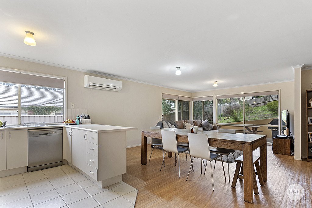 2B Lyndale Court FLORA HILL 4