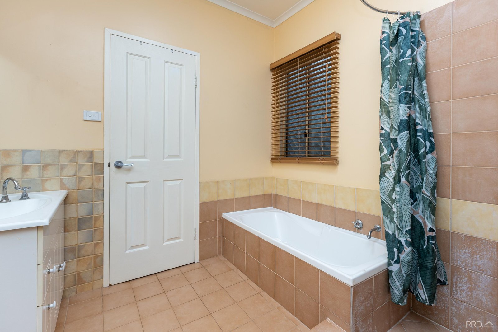 2b McKenzie Road CABLE BEACH 17