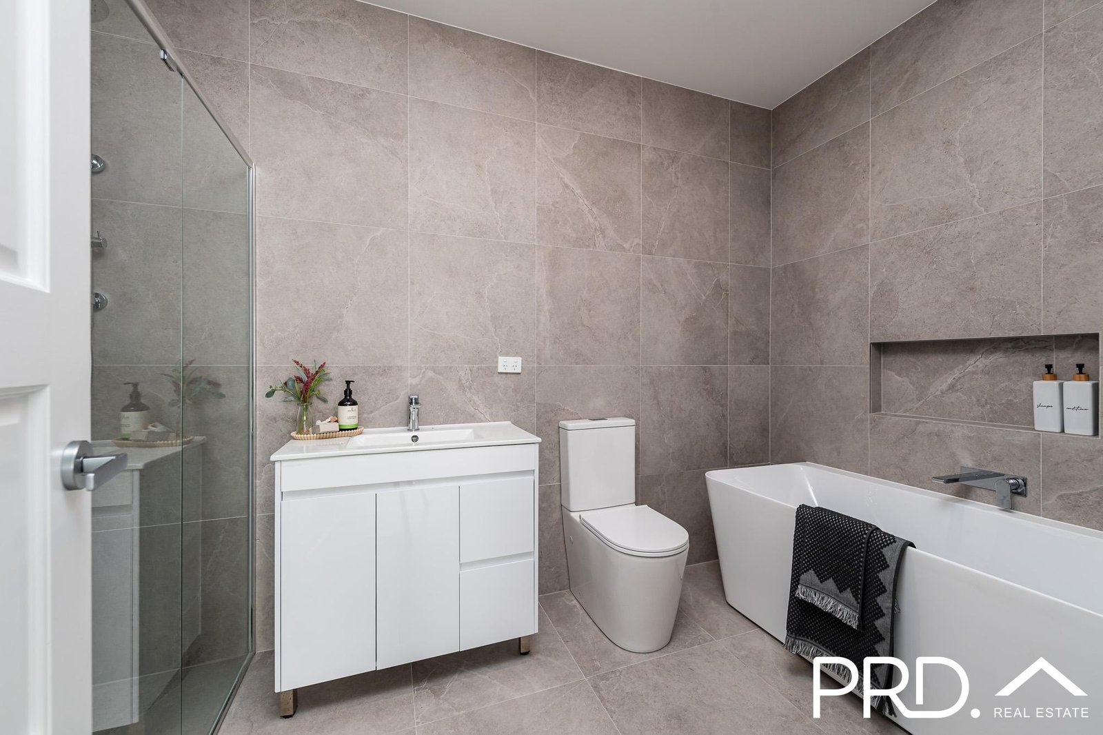 2b Melham Avenue PANANIA 6