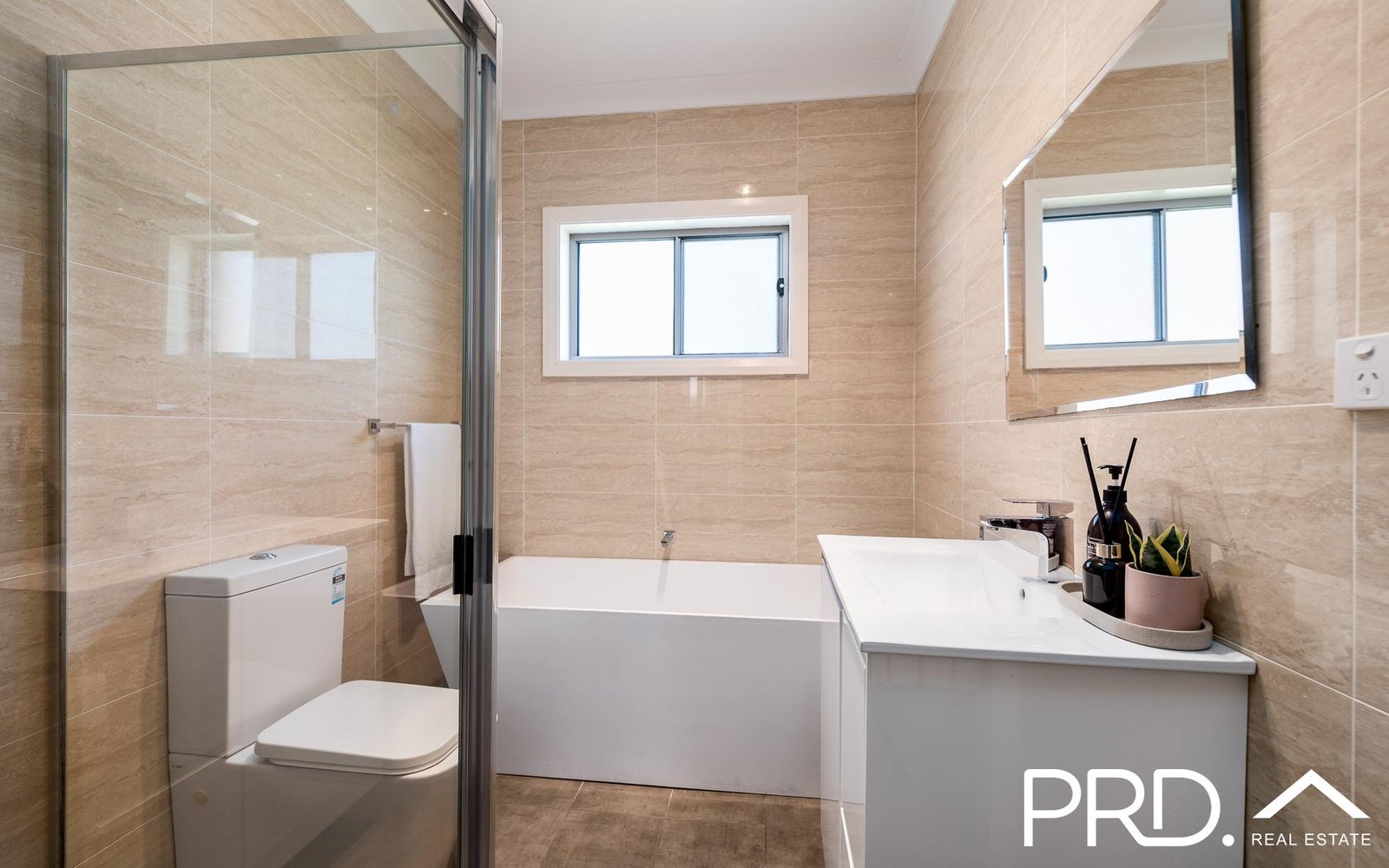 2b Ogilvie Street EAST HILLS 8