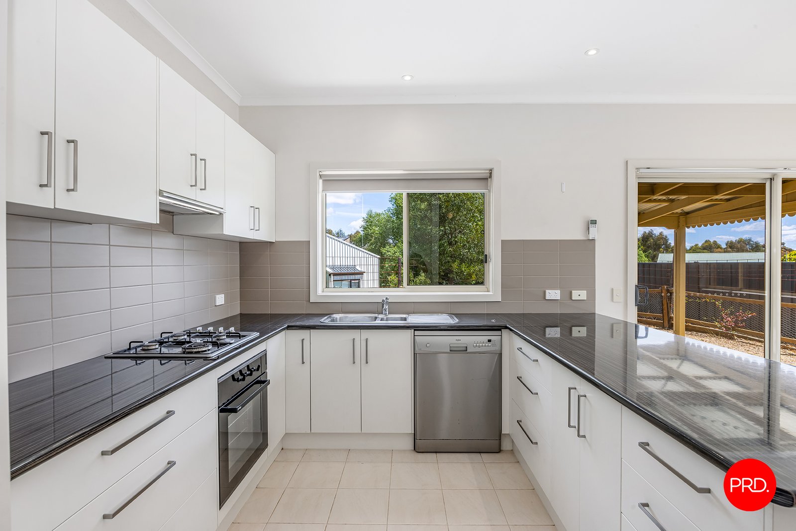 2B Prendergast St  CASTLEMAINE 4