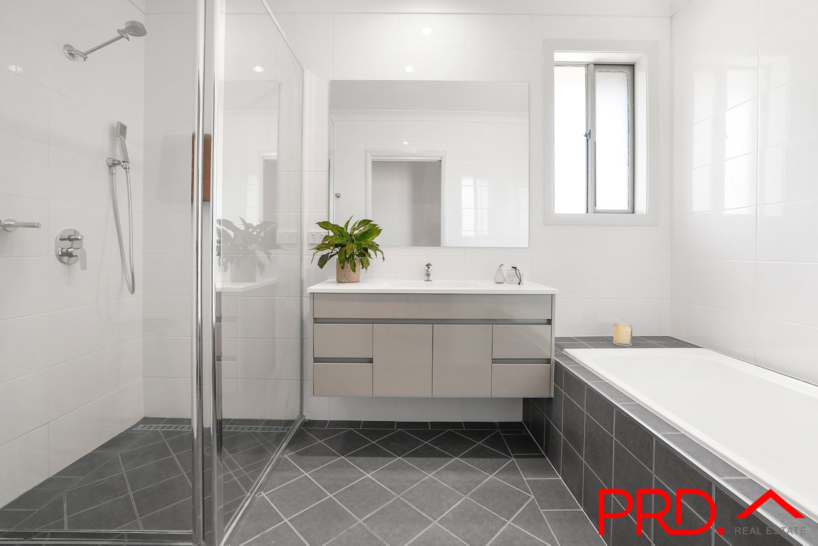 2B Thornbill Road TAMWORTH 23
