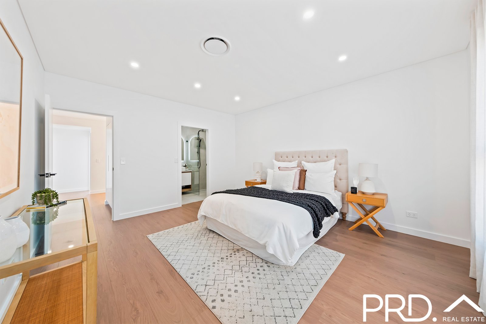 2b Windermere Crescent PANANIA 8