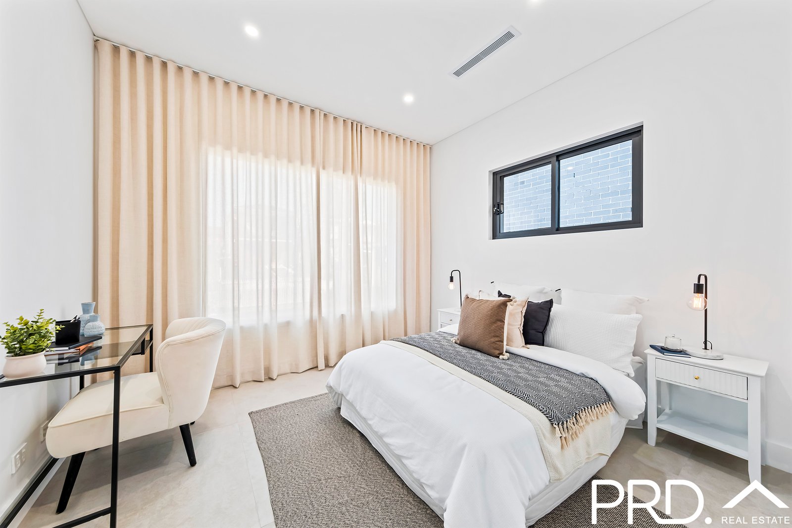 2b Windermere Crescent PANANIA 11