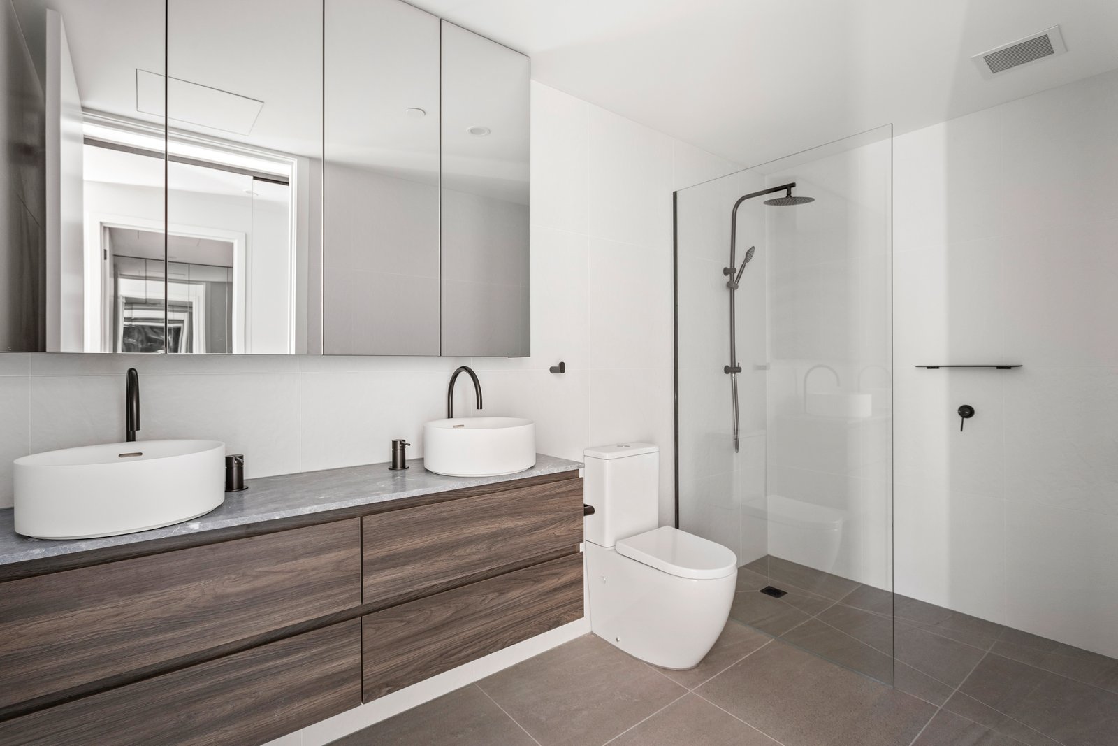 Real Estate and Property in 2B/1 Moola Court, Cheltenham, VIC