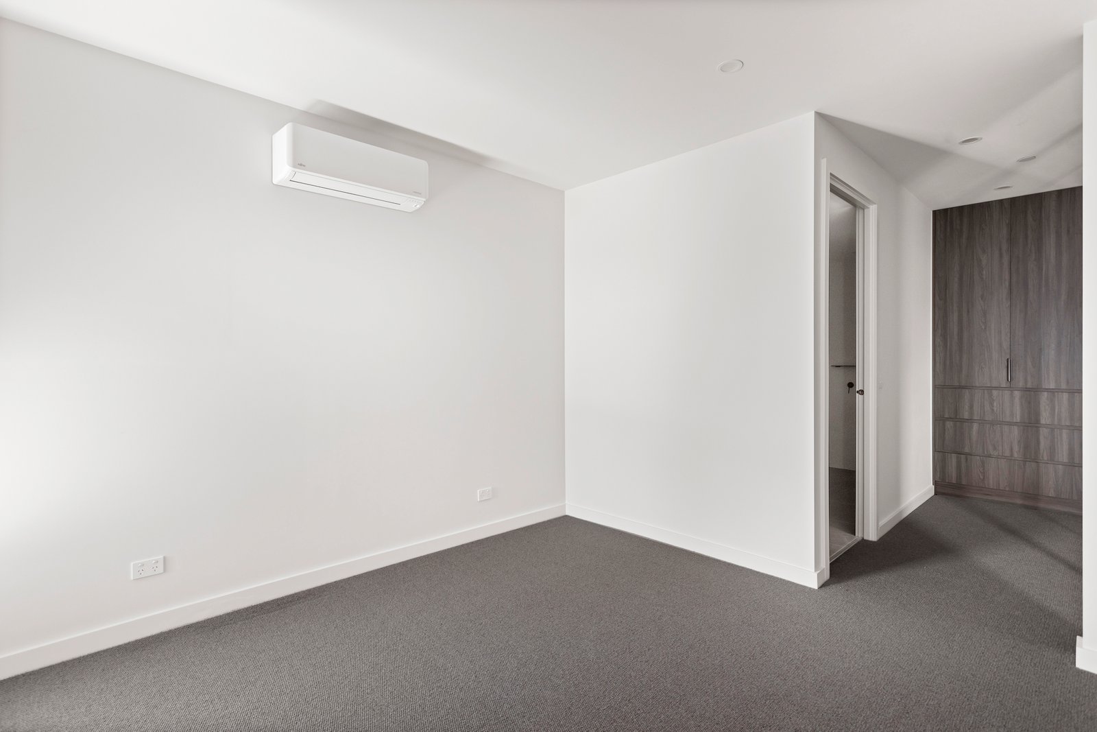 Real Estate and Property in 2B/1 Moola Court, Cheltenham, VIC