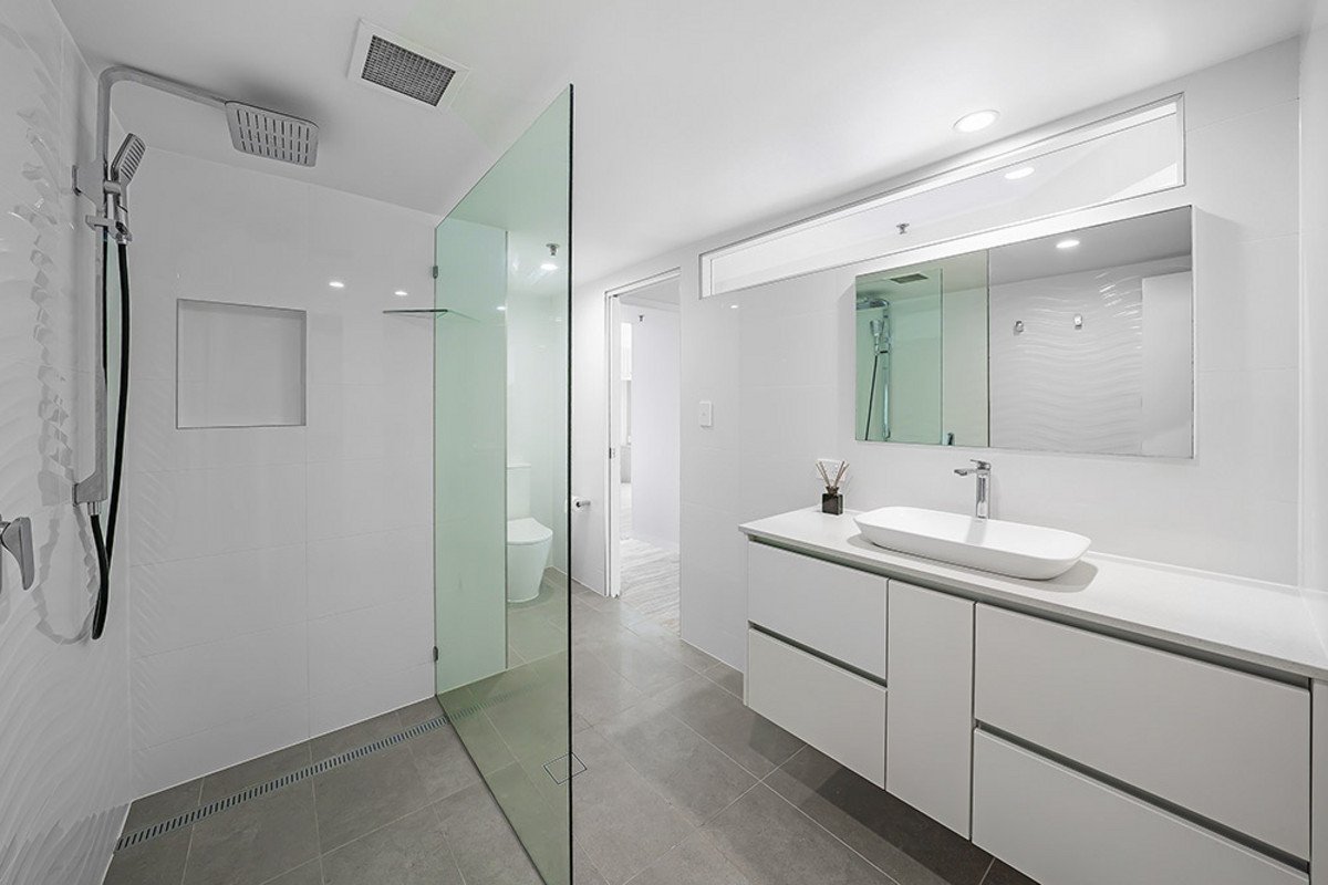 2B/238 The Esplanade Burleigh Heads 10