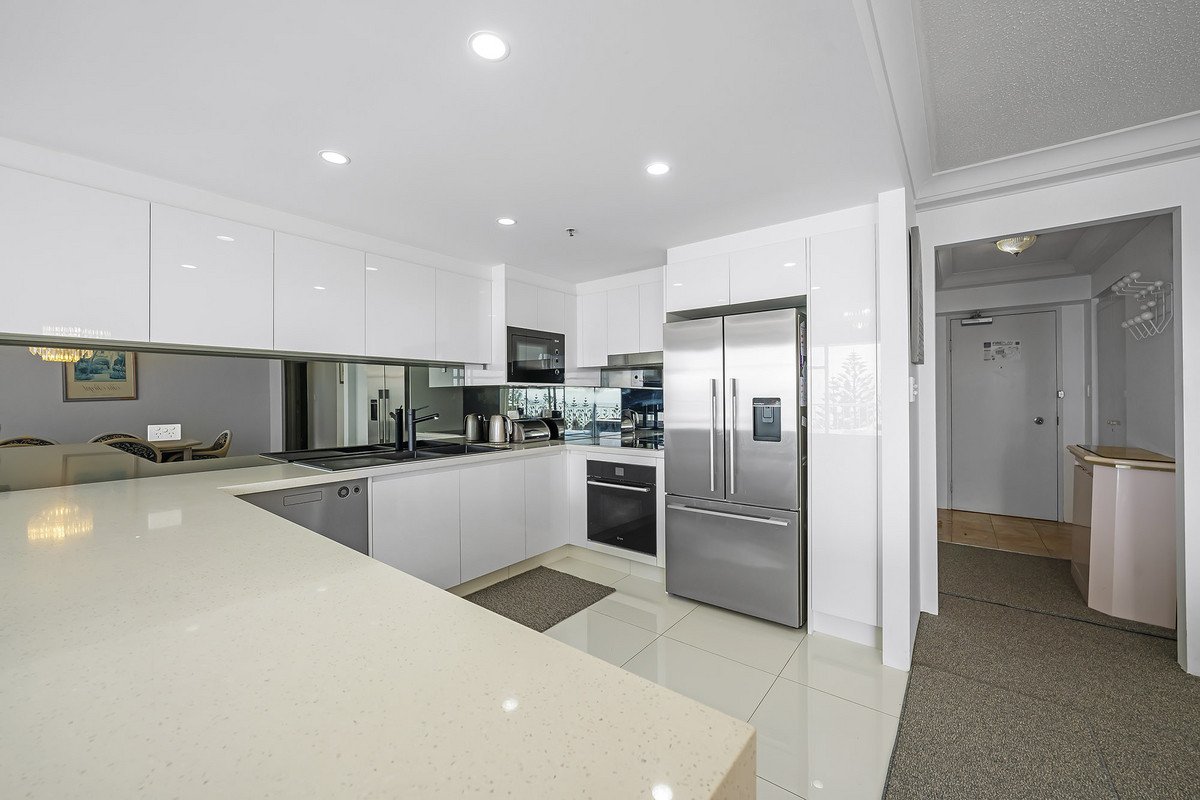 2B/238 The Esplanade Burleigh Heads 17
