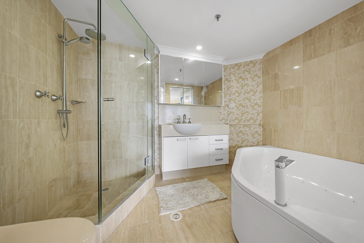 2B/238 The Esplanade Burleigh Heads 19