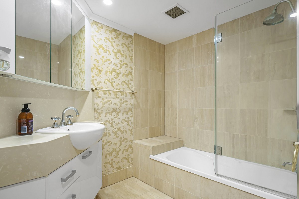 2B/238 The Esplanade Burleigh Heads 21