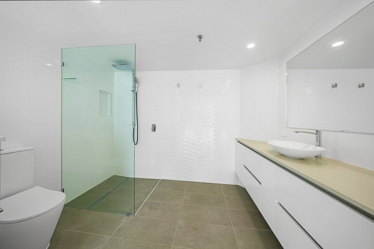 2B/238 The Esplanade Burleigh Heads 8