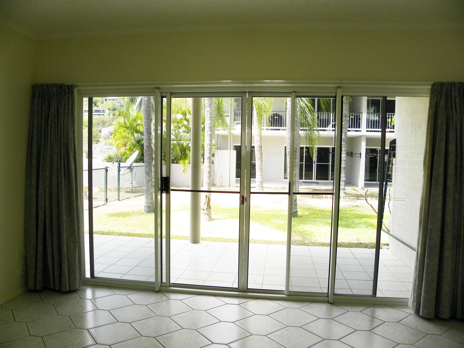2c/10 Island Drive CANNONVALE 4
