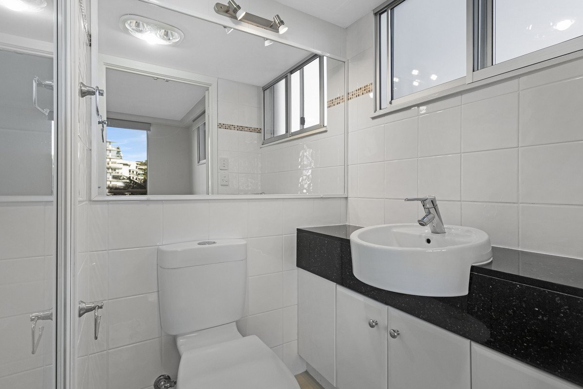 2F/52 Goodwin Terrace BURLEIGH HEADS 10