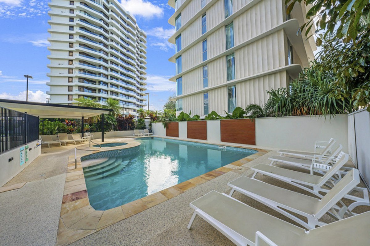 2F/52 Goodwin Terrace BURLEIGH HEADS 13