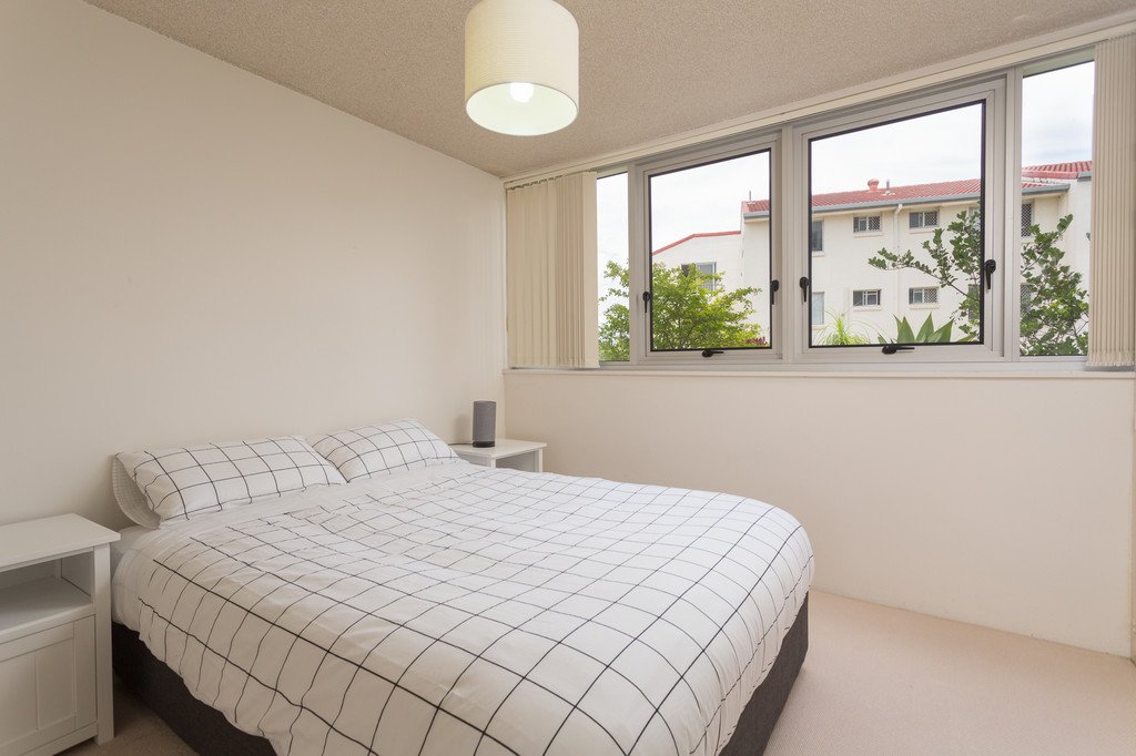3 100 The Esplanade BURLEIGH HEADS 2
