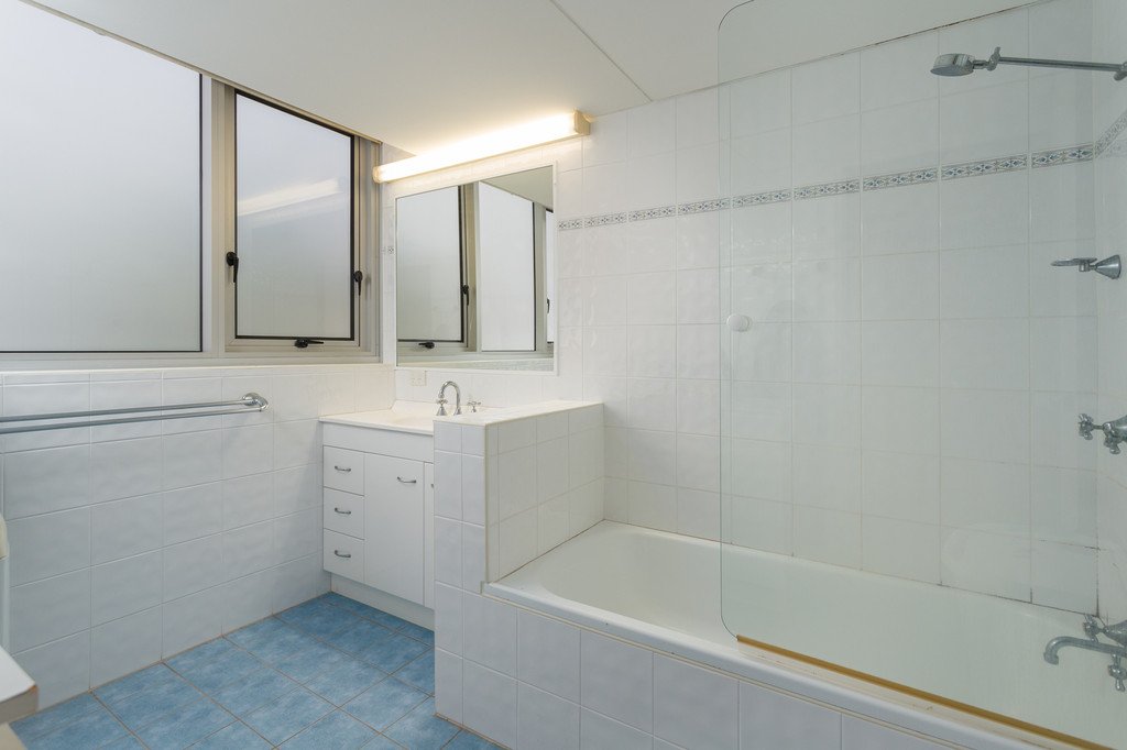 3 100 The Esplanade BURLEIGH HEADS 3