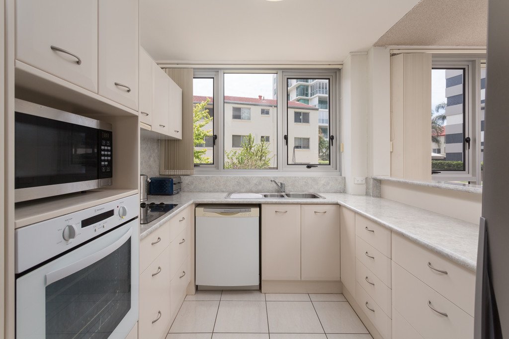 3 100 The Esplanade BURLEIGH HEADS 6