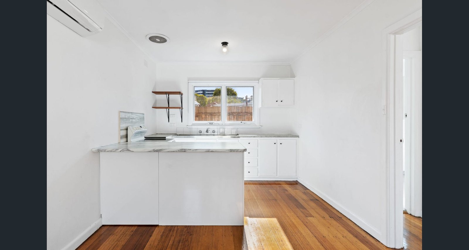 Gallery: 3, 4, 9, 11/64 Cowper Street