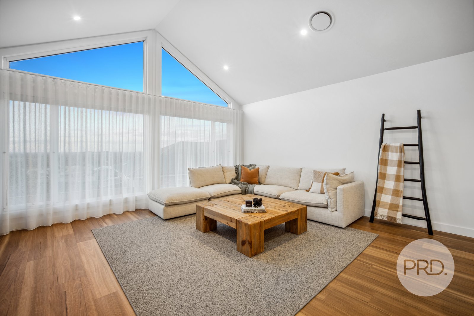 3 Ahket Avenue LLOYD 6